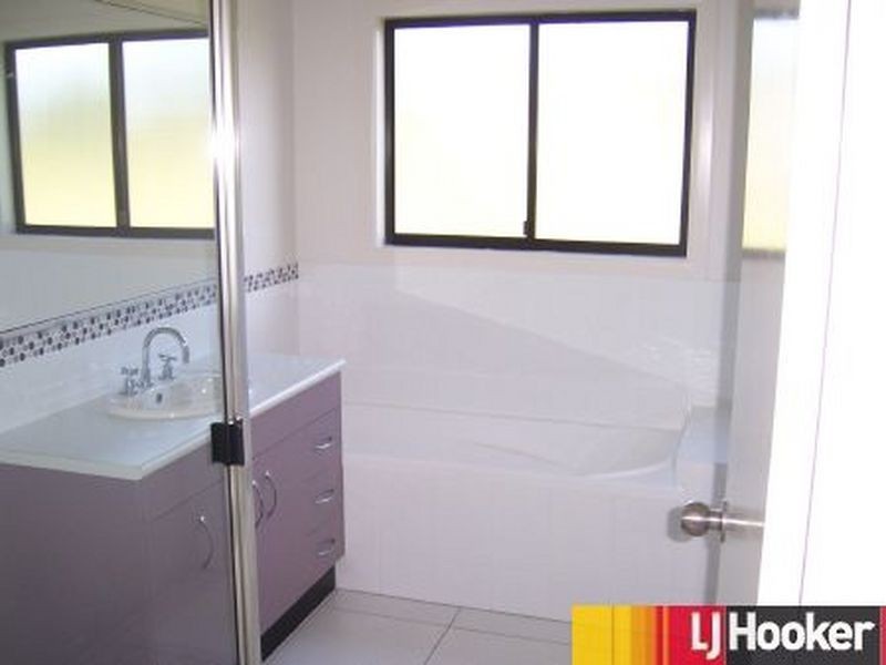 85 Village Circuit, Eimeo QLD 4740