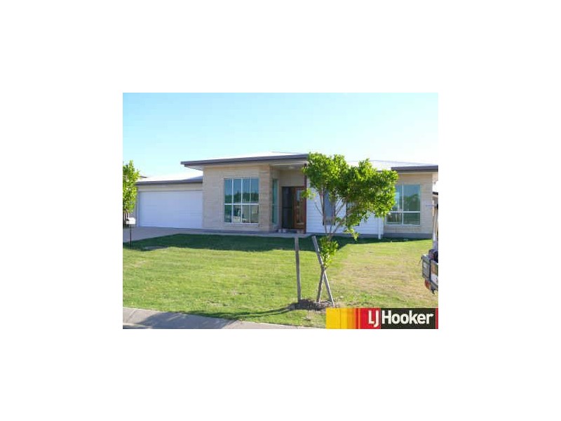 14 Village Circuit, Eimeo QLD 4740