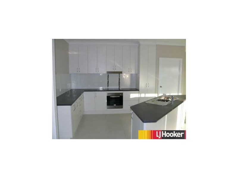 22 Village Circuit, Eimeo QLD 4740