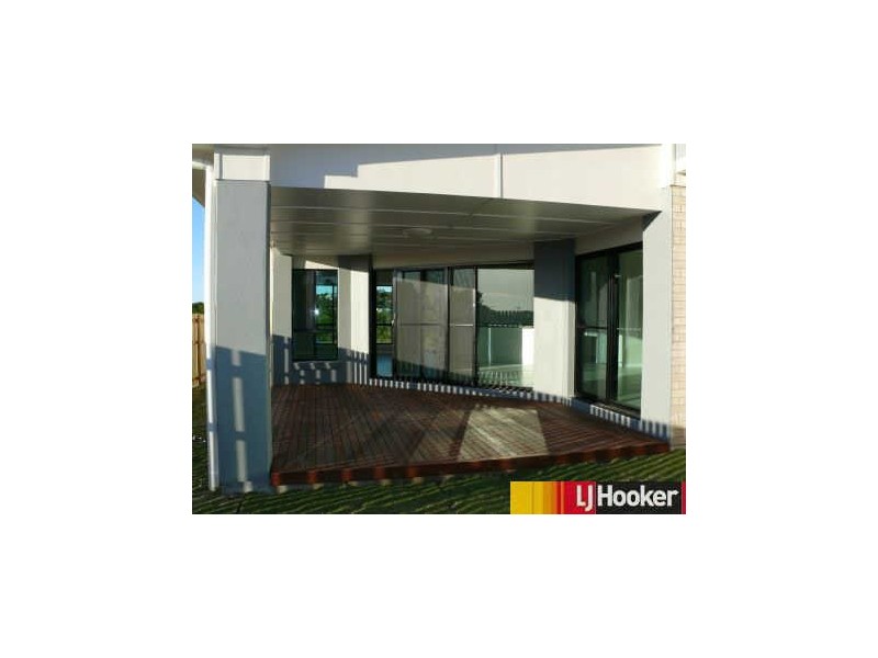 22 Village Circuit, Eimeo QLD 4740