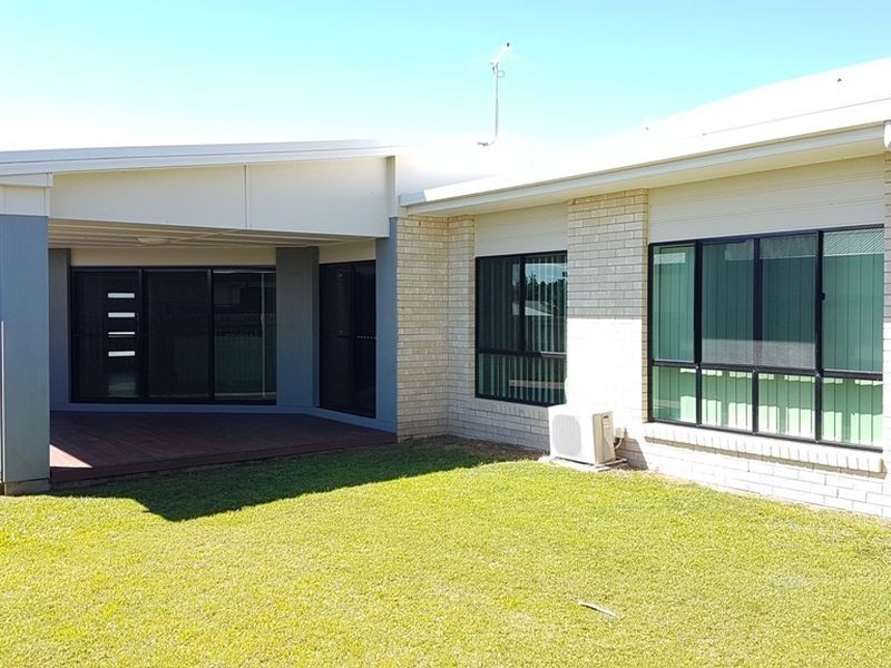 22 Village Circuit, Eimeo QLD 4740