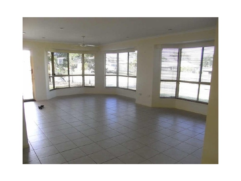 8 Kinghorn St, Eimeo QLD 4740