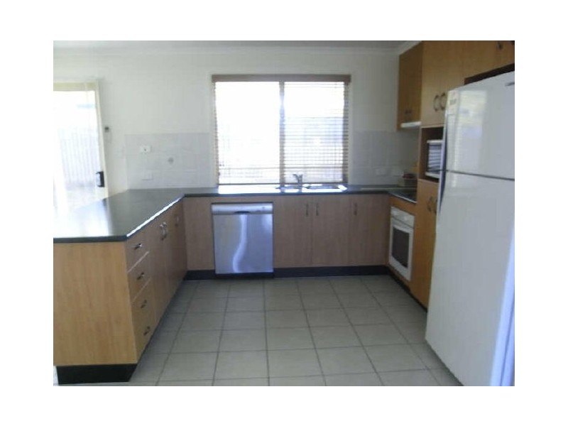 8 Kinghorn St, Eimeo QLD 4740