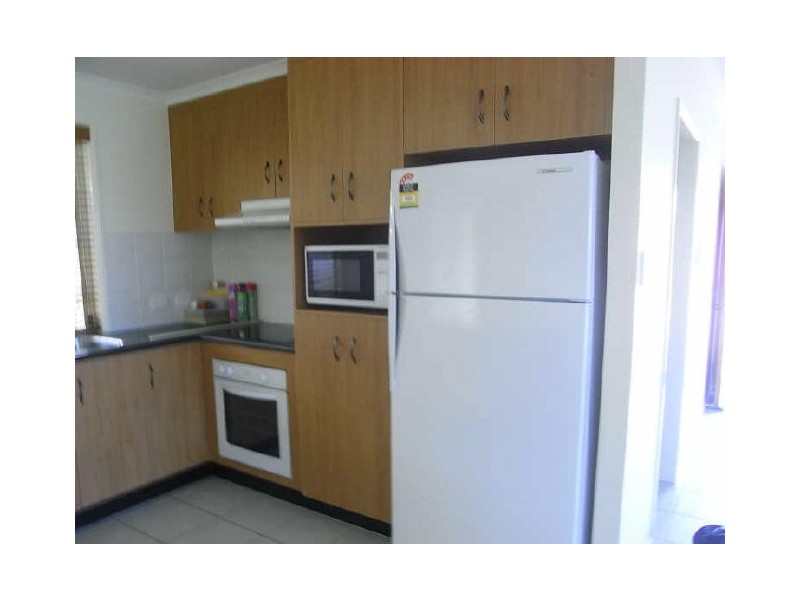 8 Kinghorn St, Eimeo QLD 4740