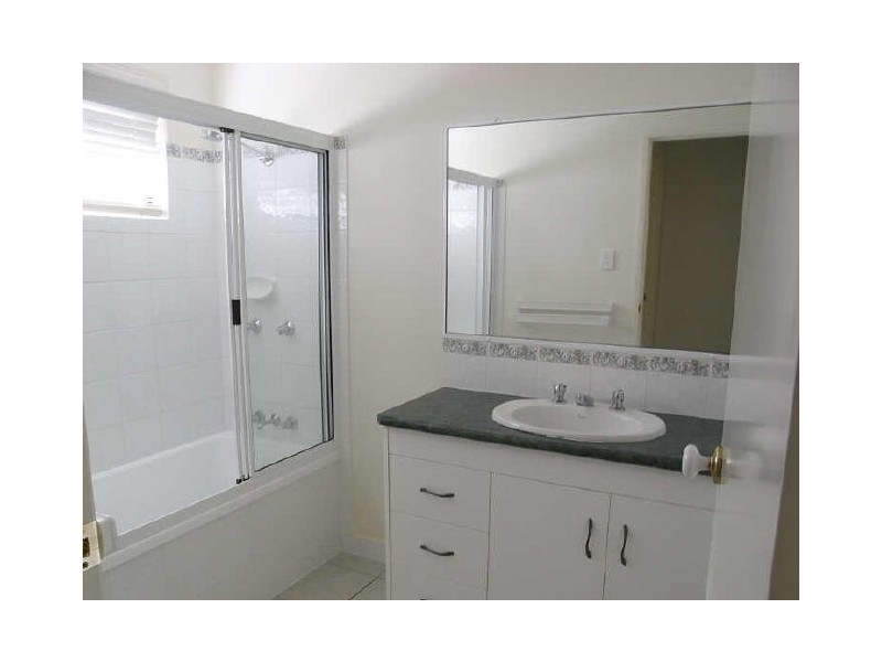 8 Kinghorn St, Eimeo QLD 4740