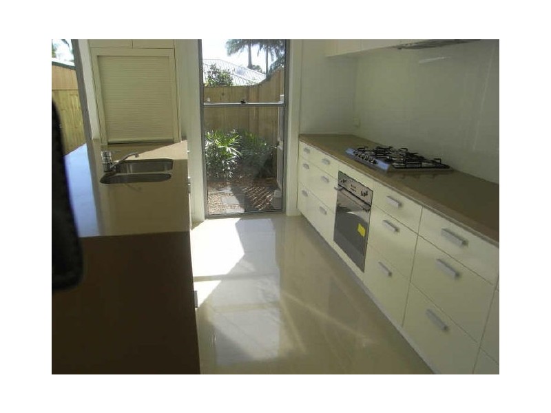 13/2 Beach Pavillions, Belangason, Shoal Point QLD 4750