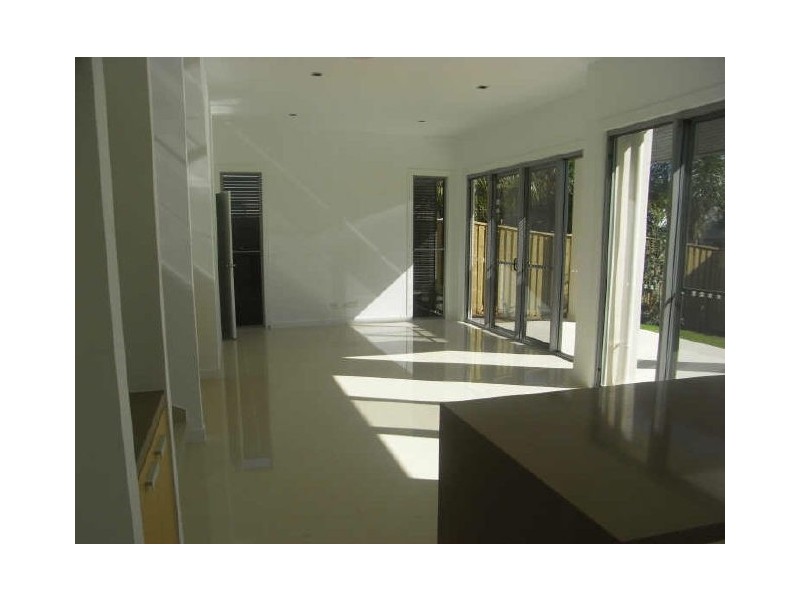 13/2 Beach Pavillions, Belangason, Shoal Point QLD 4750