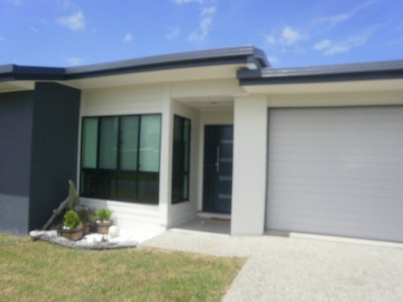 17 Village Circuit, Eimeo QLD 4740