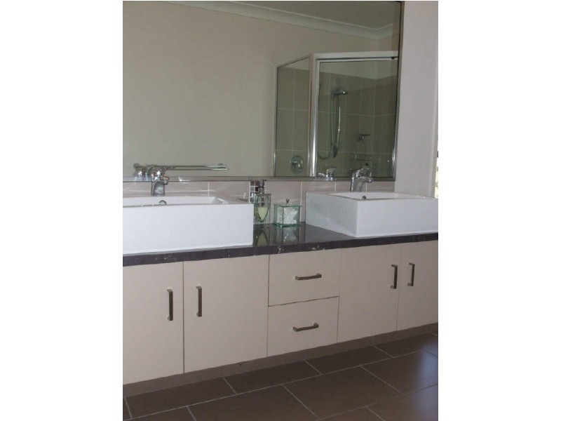 46 Gingham Street, Glenella QLD 4740