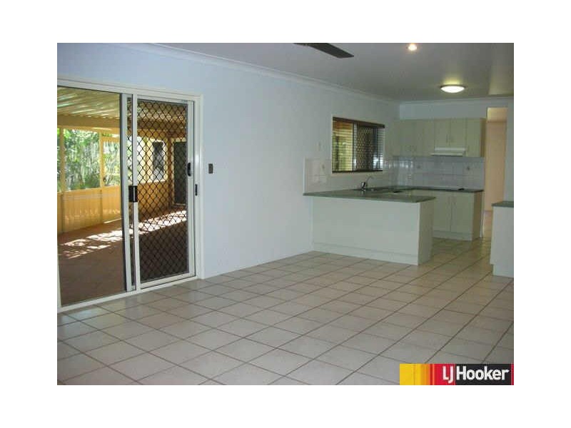 6 Hillcrest Street, Eimeo QLD 4740