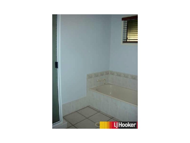 6 Hillcrest Street, Eimeo QLD 4740