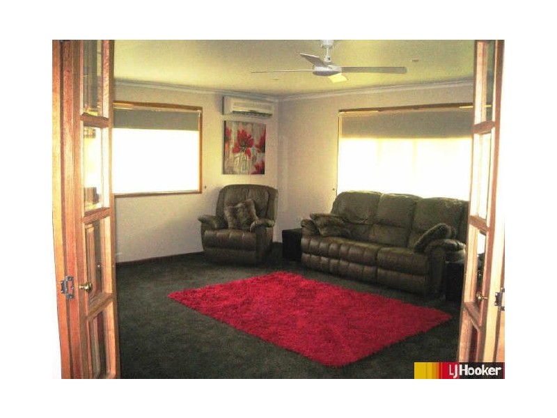 8 Huntleys Road, Sarina QLD 4737