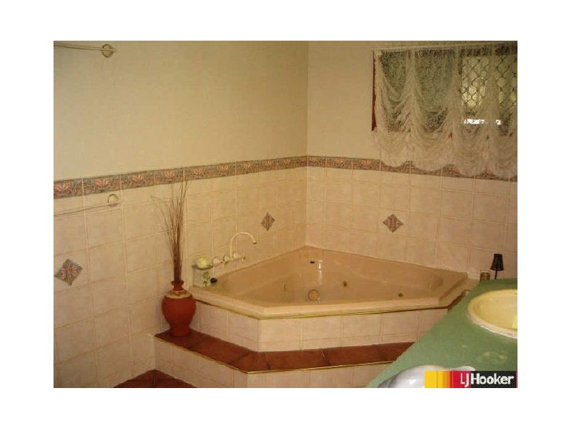 8 Huntleys Road, Sarina QLD 4737