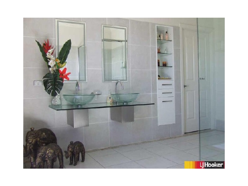 70 Gingham Street, Glenella QLD 4740