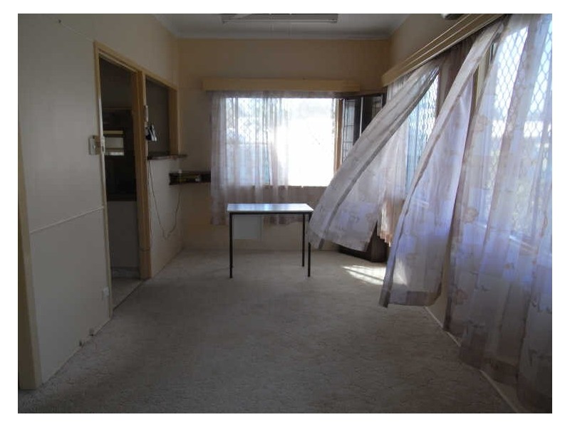 8 Mackenzie Street, West Mackay QLD 4740