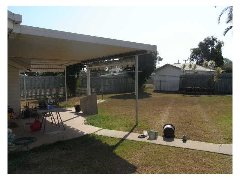8 Mackenzie Street, West Mackay QLD 4740