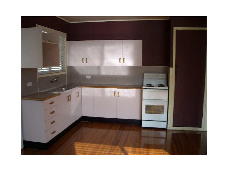 25 Pioneer Street, Glenella QLD 4740