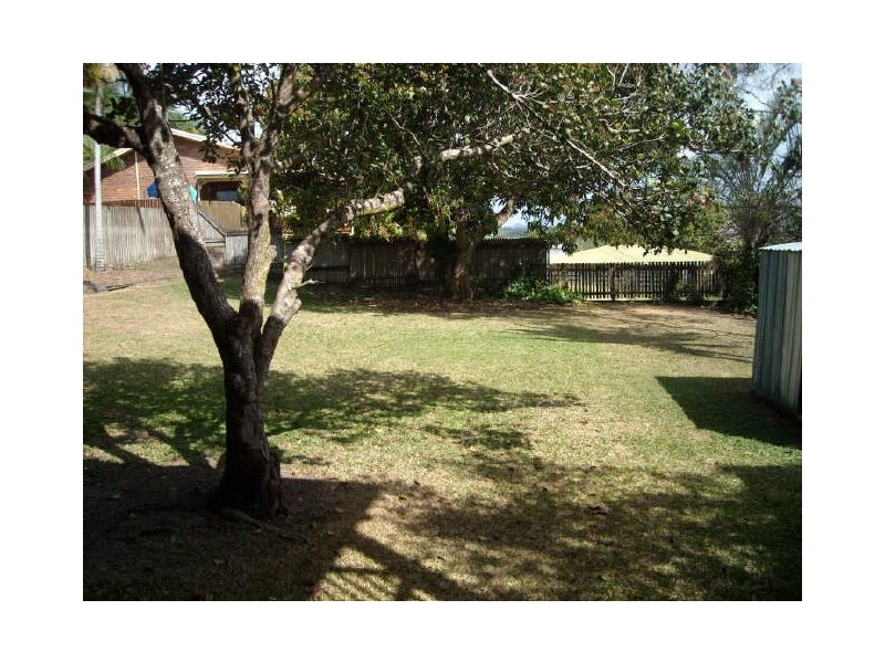 25 Pioneer Street, Glenella QLD 4740