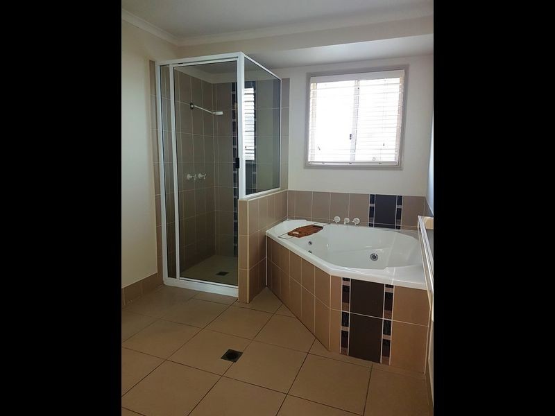 31 Frank Cowley Drive, Glenella QLD 4740