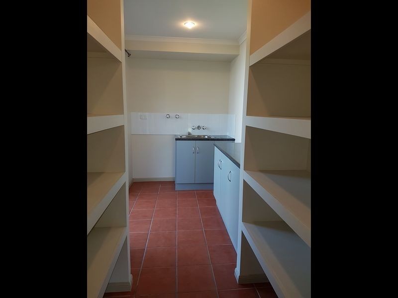 31 Frank Cowley Drive, Glenella QLD 4740