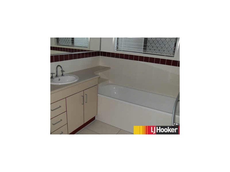 42 Cinnamon Drive, Glenella QLD 4740