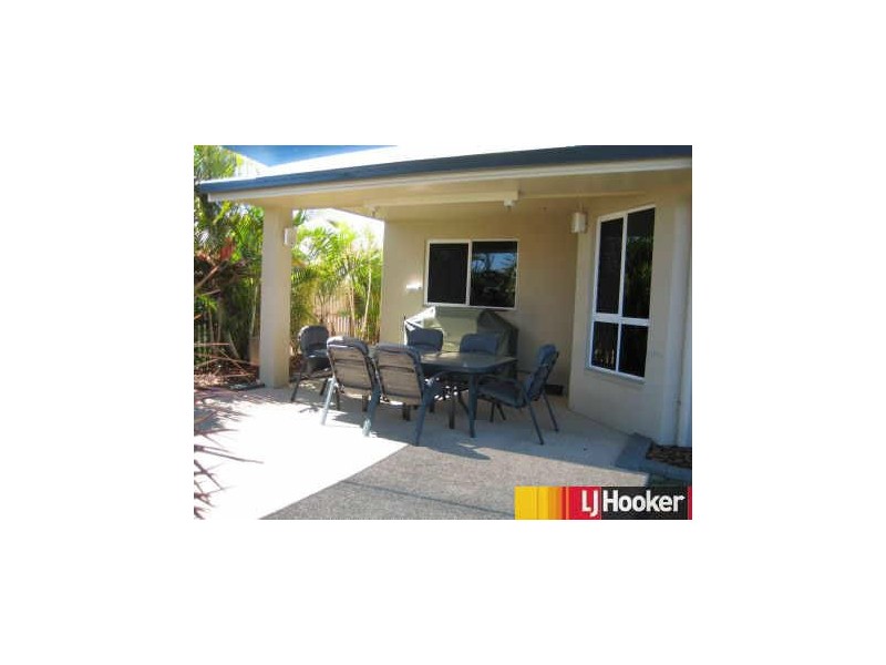 1 Sunseeker Court, Blacks Beach QLD 4740