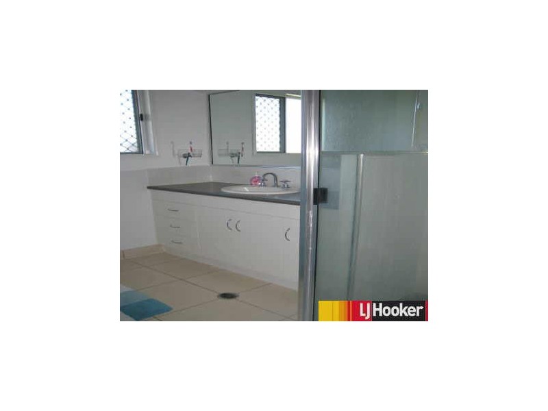 1 Sunseeker Court, Blacks Beach QLD 4740