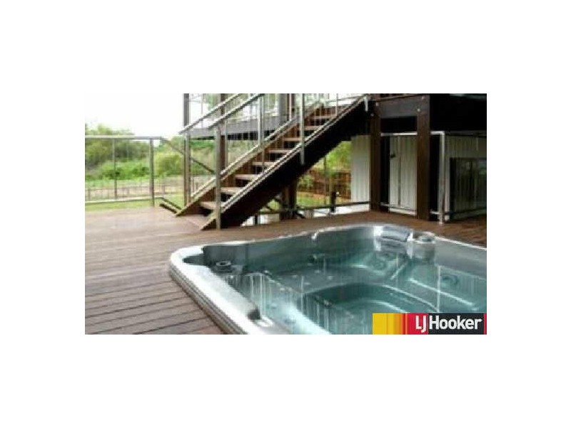 15 Seafarer Court, Blacks Beach QLD 4740