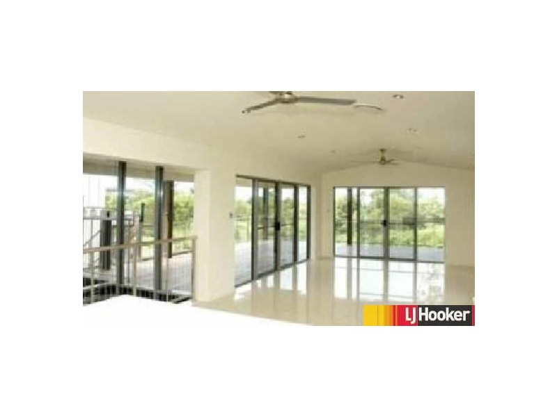 15 Seafarer Court, Blacks Beach QLD 4740