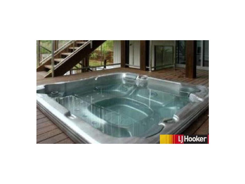 15 Seafarer Court, Blacks Beach QLD 4740