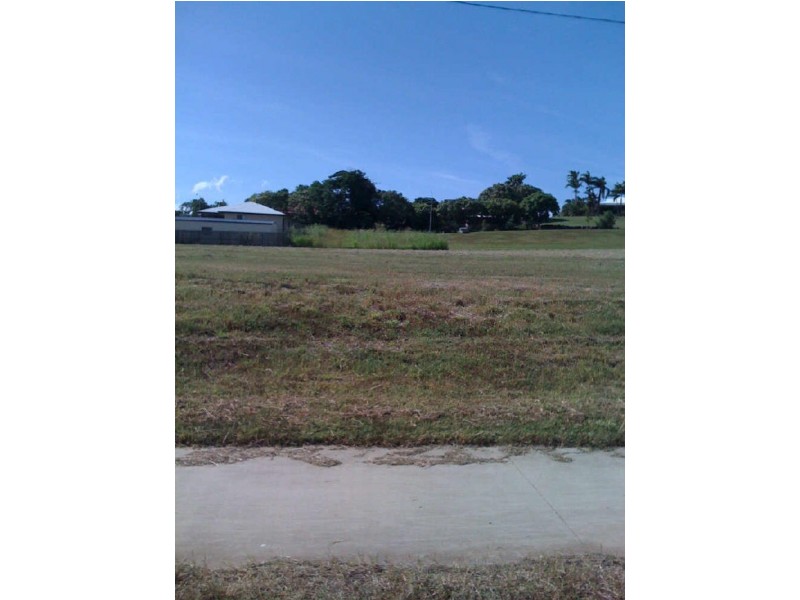 8 Townsend Street, Bucasia QLD 4750