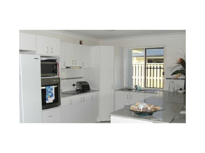 8 Ulladulla St, Blacks Beach QLD 4740