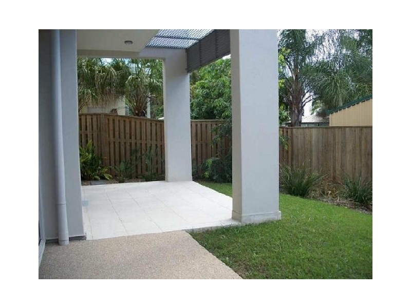 8/2 Belangason Way, Shoal Point QLD 4750