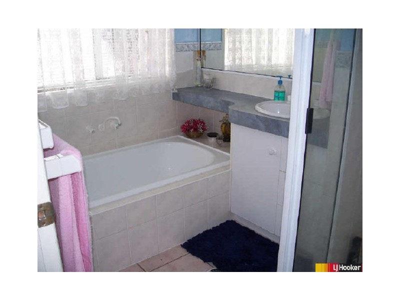 5 Sir Griffith Way, Rural View QLD 4740