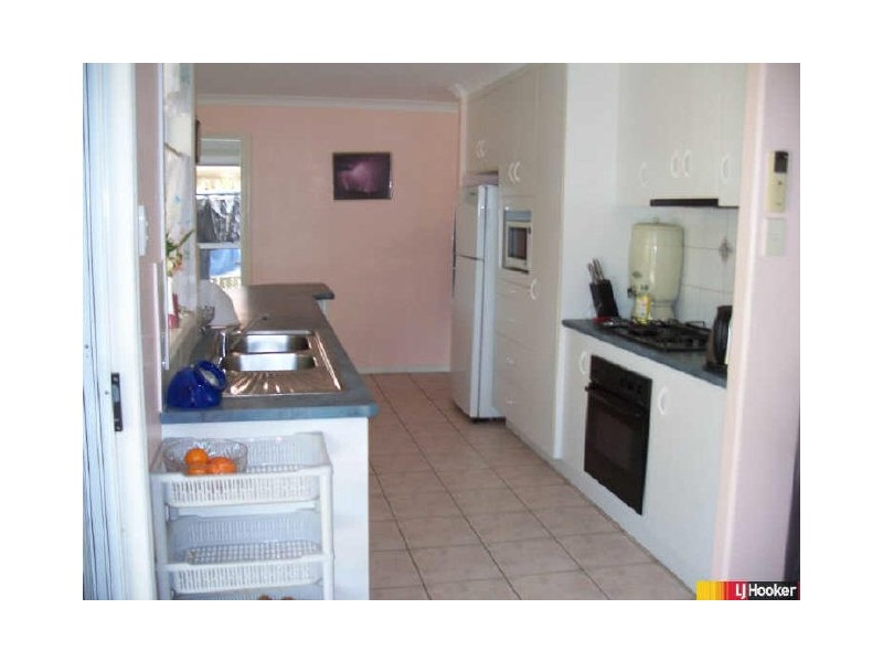 5 Sir Griffith Way, Rural View QLD 4740