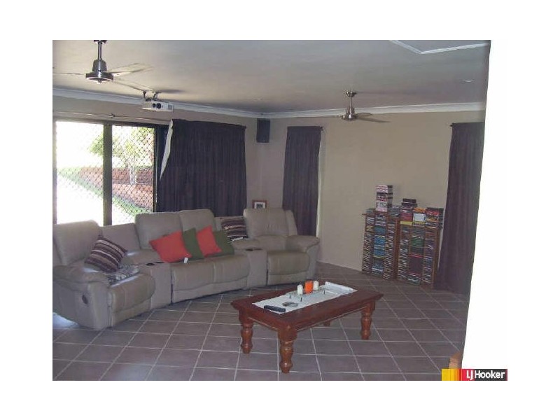 2 Jade Court, Glenella QLD 4740