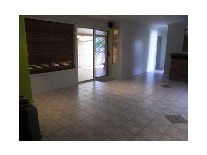 33 Bradman Drive, Glenella QLD 4740