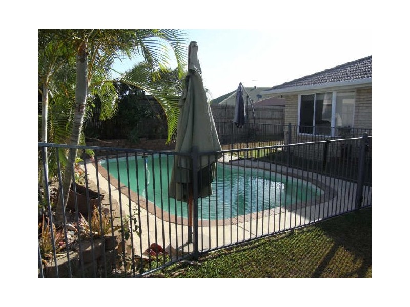 4 Mcalary Drive, Eimeo QLD 4740