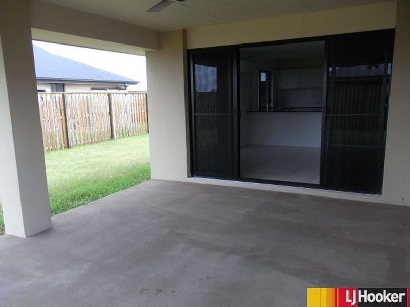 52 Whitehaven Drive, Blacks Beach QLD 4740