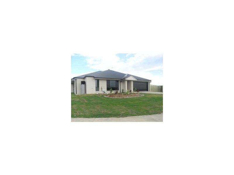 2/101 Whitehaven Drive, Blacks Beach QLD 4740