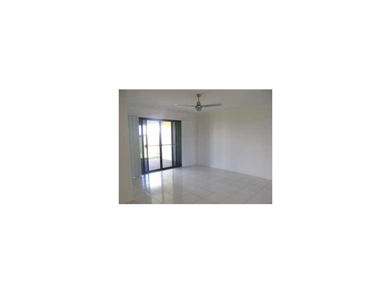 2/101 Whitehaven Drive, Blacks Beach QLD 4740