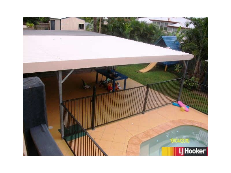 17 Crane Street, Slade Point QLD 4740