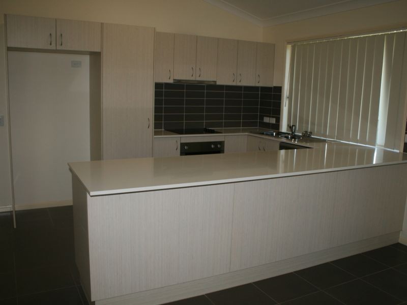 16 Coogee Terrace, Blacks Beach QLD 4740