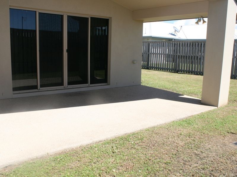 16 Coogee Terrace, Blacks Beach QLD 4740