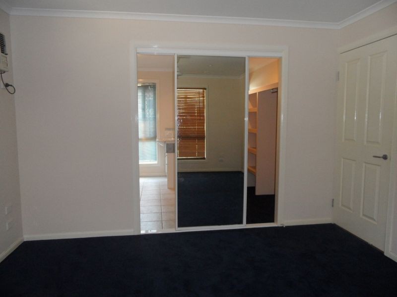 35 Wing Crescent, Glenella QLD 4740