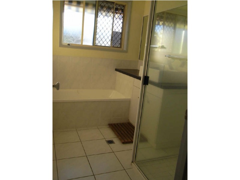 3 Hillcrest Street, Eimeo QLD 4740