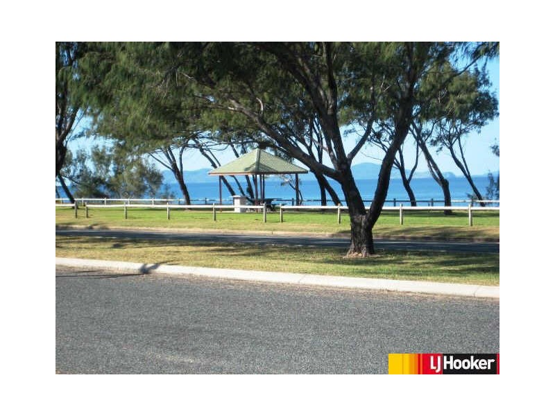 40 Pacific Esplanade, Slade Point QLD 4740