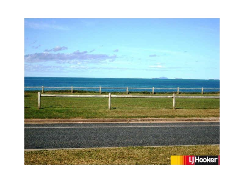 40 Pacific Esplanade, Slade Point QLD 4740