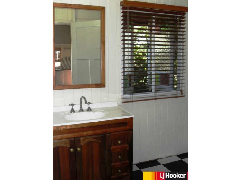 30 Mackenzie Street, West Mackay QLD 4740