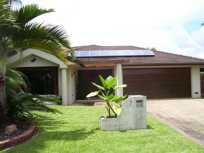 7 Suncrest Court, Mount Pleasant QLD 4740